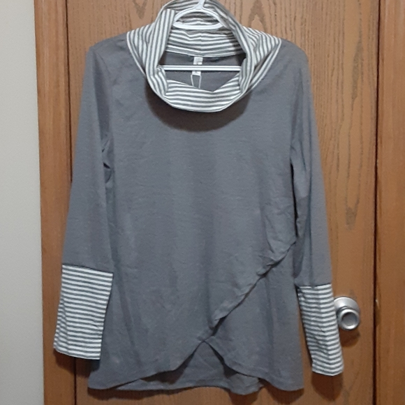 Leo Rosi Women's Shelly Cowl Neck Top - Picture 2 of 8